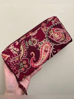 Vera Bradley Wallet (Piccadilly Plum Paisley Retired 2005 Pattern)